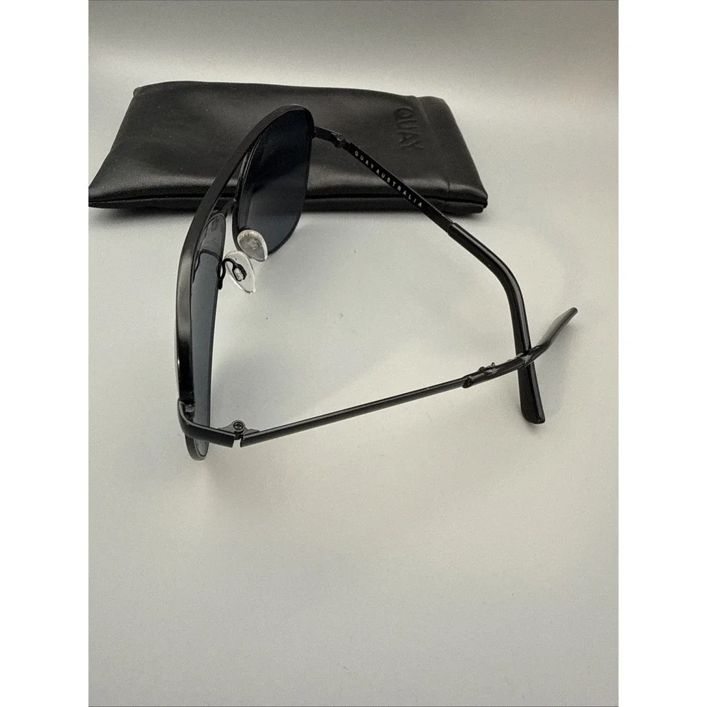 QUAY Australia Vivienne AuthenticOversized Aviator Sunglasses Black Smoke & Case